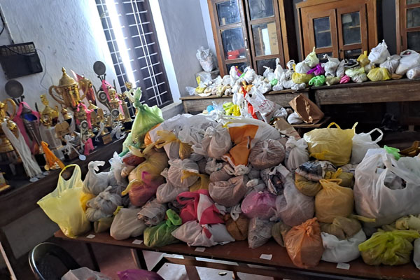 Students collected 'Pitiyari' on the occasion of Chavara Day